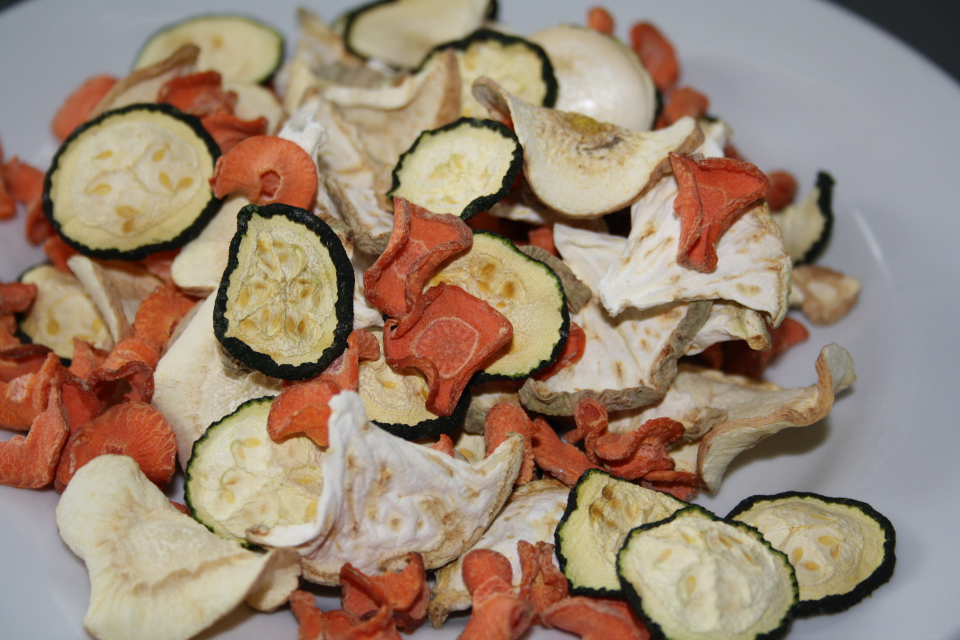 Gesunde Leckerlis für Meerschweinchen Blüten, Gemüsechips